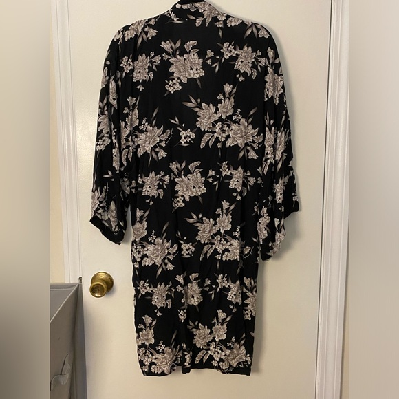 Floral Robe - Picture 6 of 6